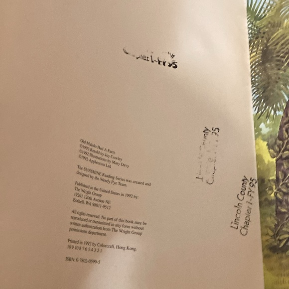 Oversized book “Old Maliki Had A Farm” by Joy Cowly - Picture 3 of 3